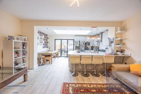 30 Lancelot Road, Hainault, Ilford, IG6 3BE