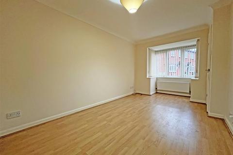 2 bedroom semi-detached house to rent, Sandhills Park, Newark NG24