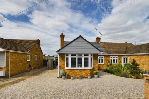 3 bedroom semi-detached bungalow for sale, Thames Crescent, Corringham, SS17