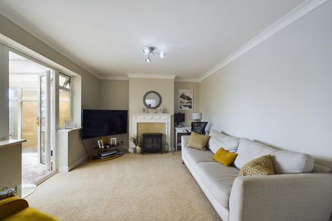 9 Thames Crescent, Corringham, Stanford-le-hope, SS17 9DT