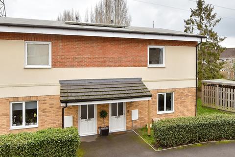 1 bedroom end of terrace house for sale, Thornton Close, Leatherhead, Surrey