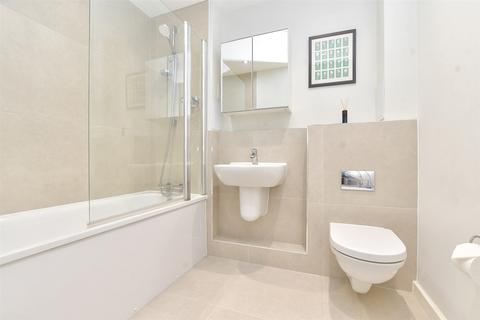 16 Thornton Close, Leatherhead, KT22 7GU