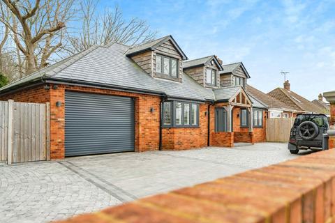 4 bedroom semi-detached house for sale, Fareham Park Road, Fareham PO15