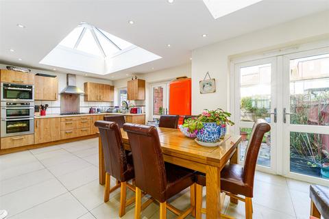 354 Windmill Road, London, W5 4UR