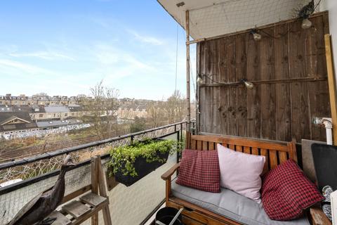 2 bedroom flat for sale, Wilbury Avenue, Hove, BN3