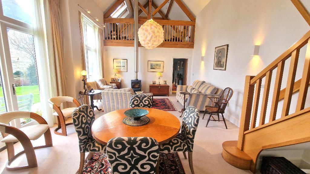 Sitting Room / Dining Room