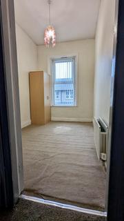 3 bedroom flat to rent, Biddlestone Road, Newcastle upon Tyne NE6