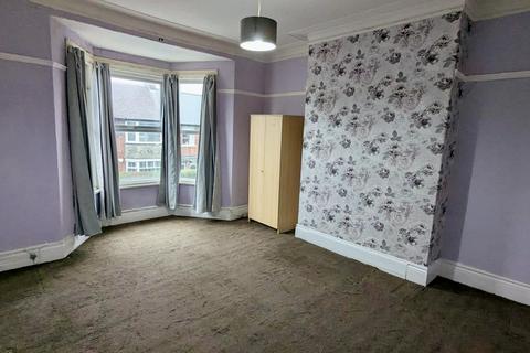 3 bedroom flat to rent, Biddlestone Road, Newcastle upon Tyne NE6