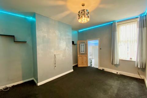 3 bedroom flat to rent, Biddlestone Road, Newcastle upon Tyne NE6