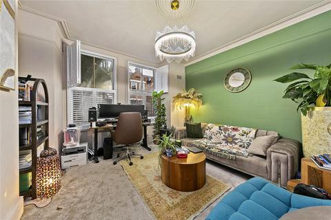 2 bedroom apartment for sale, North Avenue, Kew, Surrey, TW9