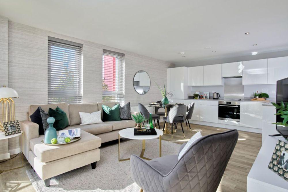 Upper Longcross Apartment