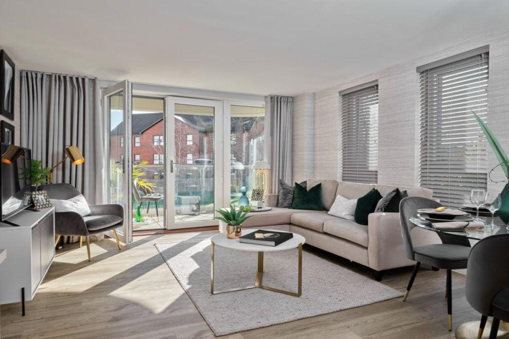 Upper Longcross Apartment