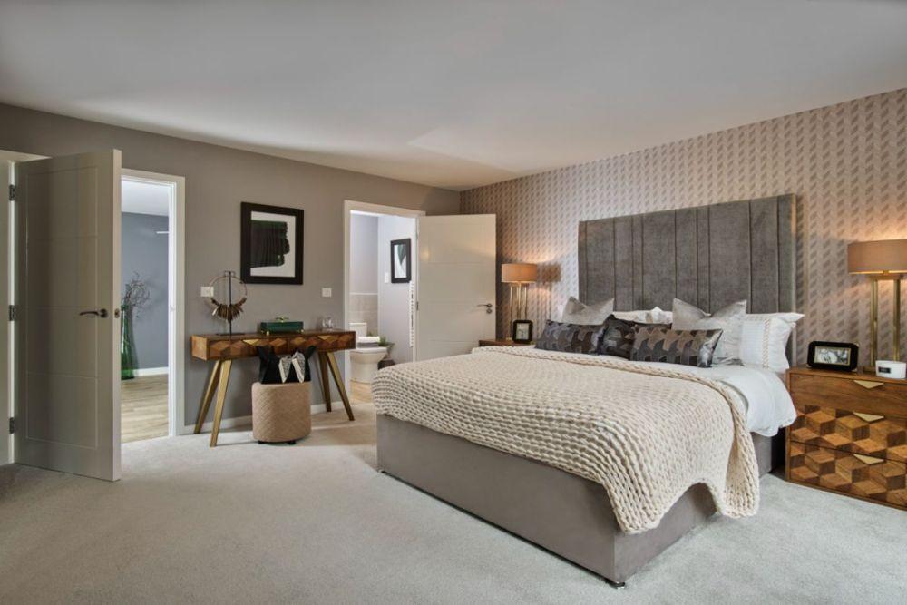 Upper Longcross Apartment