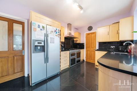 3 bedroom semi-detached house for sale, Carpenter Path, Brentwood