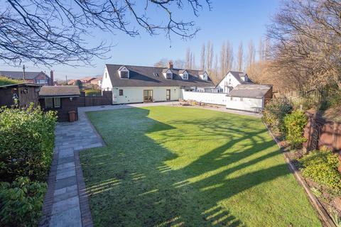 4 bedroom semi-detached bungalow for sale, 2 Bungalow, Upper Wick Lane, Rushwick, Worcester, WR2