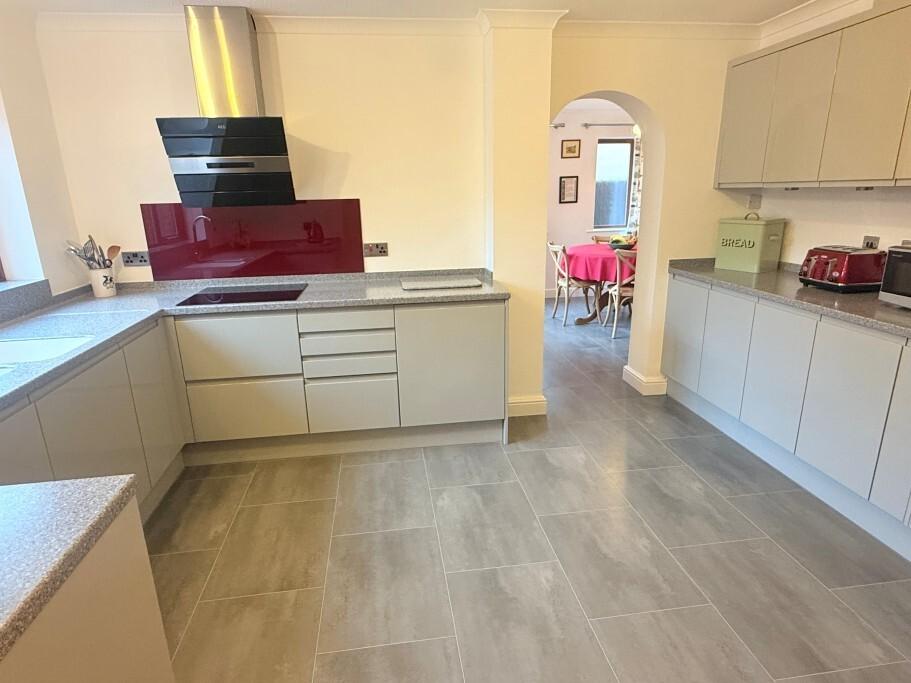 Kitchen Pic 1