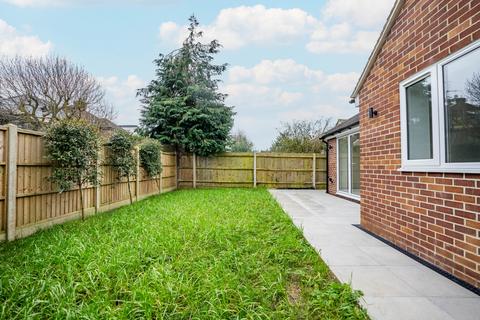 2 bedroom bungalow for sale, Fontmell Close, Hertfordshire AL3