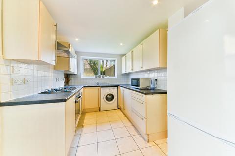 3 bedroom terraced house to rent, Trevelyan Road, London SW17