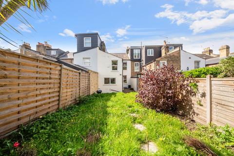 3 bedroom terraced house to rent, Trevelyan Road, London SW17