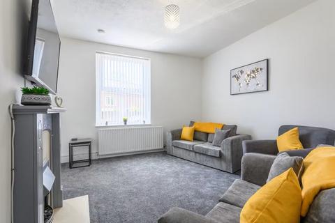 4 bedroom end of terrace house for sale, Bank Street, Leeds LS27