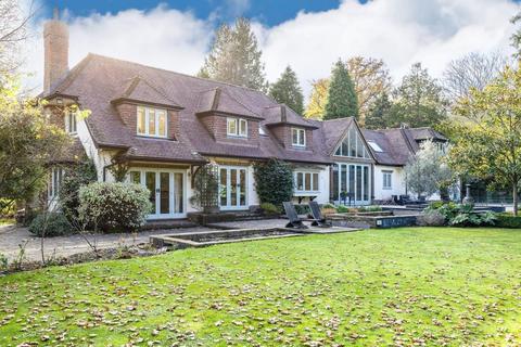 5 bedroom detached house to rent, The Sands, Farnham