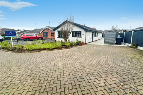 2 bedroom bungalow for sale, Tarporley Grove, Staffordshire ST4