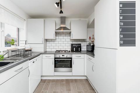 3 bedroom semi-detached house for sale, Friarwood Avenue, West Yorkshire WF8