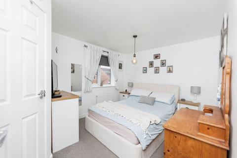 3 bedroom semi-detached house for sale, Friarwood Avenue, West Yorkshire WF8
