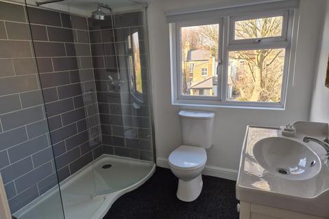 4 bedroom terraced house to rent, Ridley Road, London E7