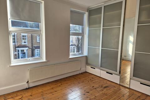 4 bedroom terraced house to rent, Ridley Road, London E7