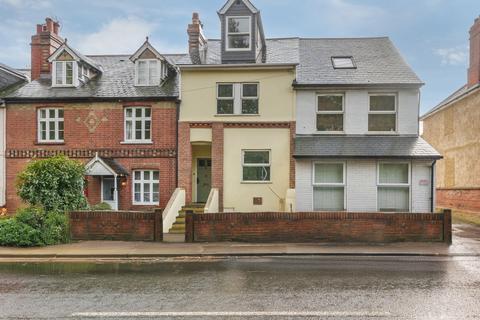 3 bedroom flat for sale, London Road, Wokingham, RG40 1YA