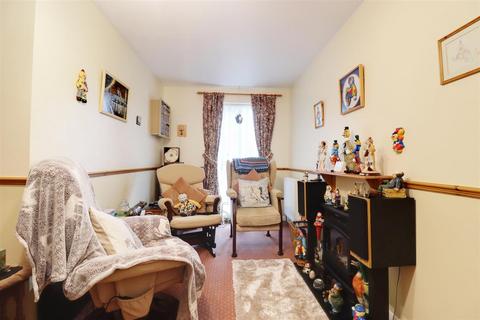 2 bedroom flat for sale, The Willows, Hessle