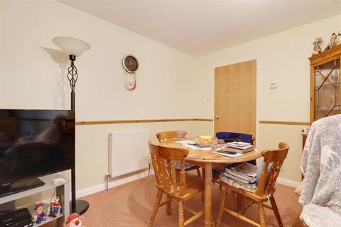 2 bedroom flat for sale, The Willows, Hessle