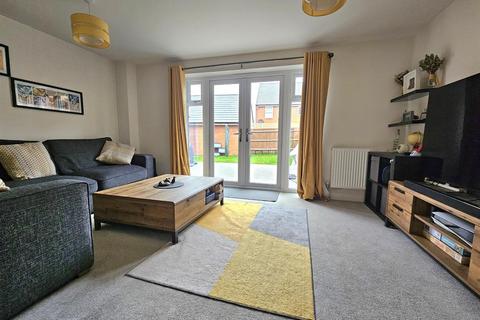 3 bedroom semi-detached house for sale, Pipit Close, Hardwicke, Gloucester