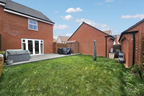 3 bedroom semi-detached house for sale, Pipit Close, Hardwicke, Gloucester