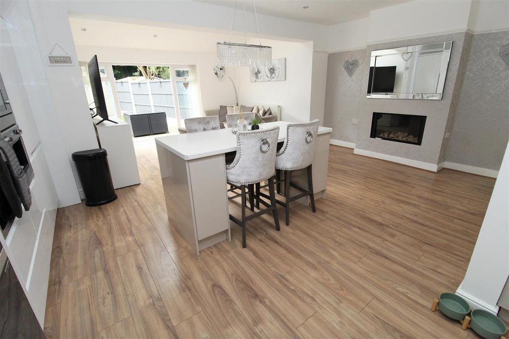Kitchen5.JPG