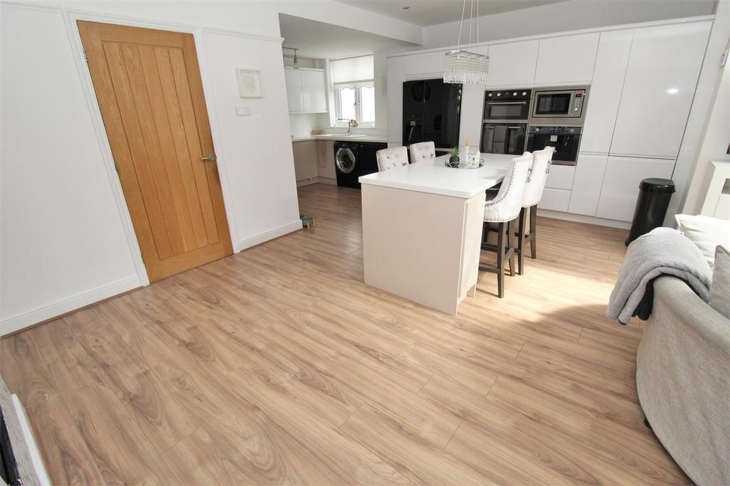 Kitchen8a.JPG