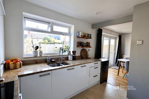 2 bedroom maisonette for sale, Castle Road, Epsom, Surrey. KT18