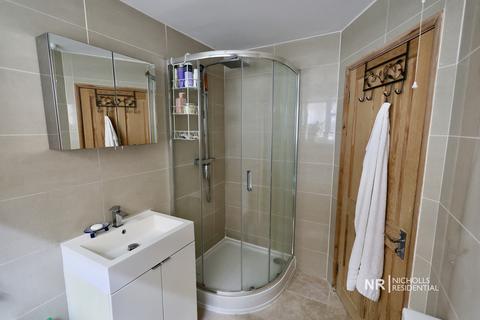 42 Castle Road, Epsom, KT18 7NZ