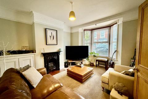 62 Avenue Road, Swindon, SN1 4DA