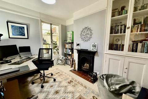 62 Avenue Road, Swindon, SN1 4DA