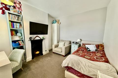 62 Avenue Road, Swindon, SN1 4DA