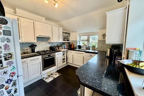 62 Avenue Road, Swindon, SN1 4DA
