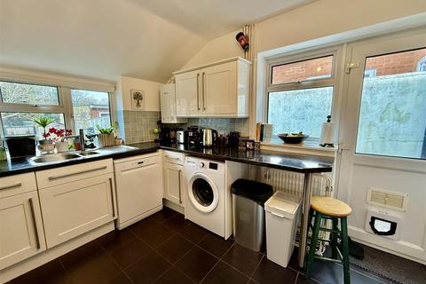 62 Avenue Road, Swindon, SN1 4DA