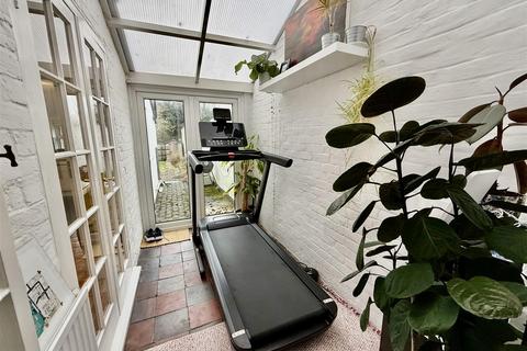 62 Avenue Road, Swindon, SN1 4DA