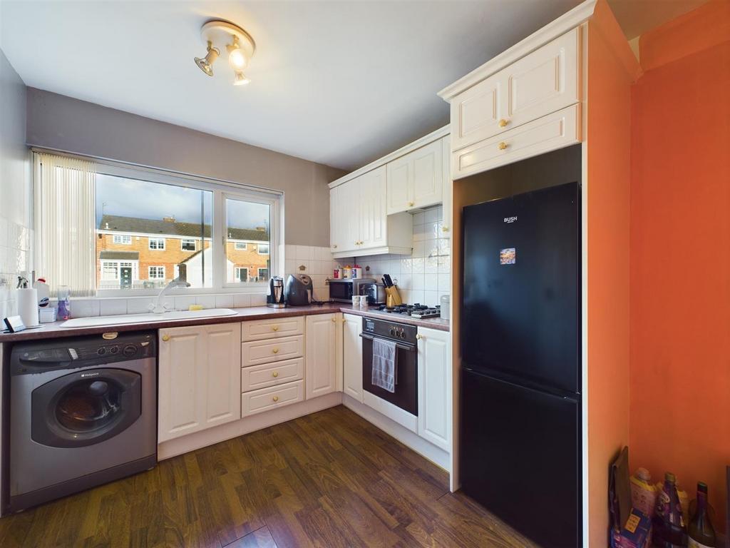 Kitchen 2.jpg