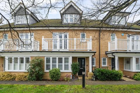 3 bedroom terraced house for sale, Oakgrove, Caterham CR3