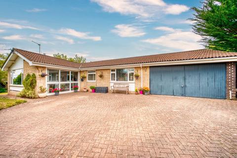 Substantial bungalow with beautiful gardens in Congresbury