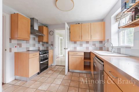 32 Burroughs Way, Wymondham, NR18 0WE