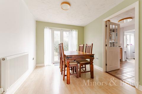 32 Burroughs Way, Wymondham, NR18 0WE